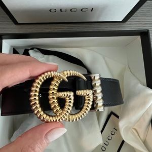 Gucci GG logo belt in black leather with gold